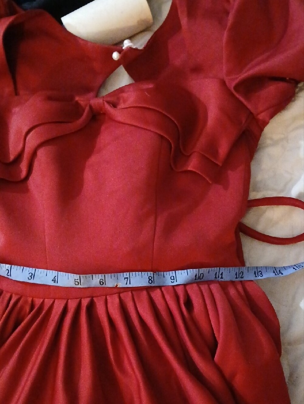 Elegant Red Puff-Sleeve Evening Gown - Picture 9 of 11